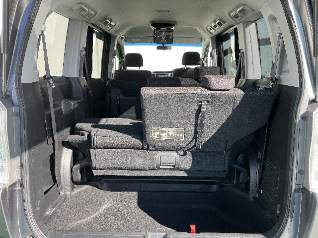 ステップワゴンスパーダ Ｚ　コンフォートビューパッケージ　ＨＤＤナビ　フルセグＴＶ　フリップダウンモニター　ＥＴＣ　両側パワースライドドア　パドルシフト　ＨＩＤライト　キーフリー（18枚目）