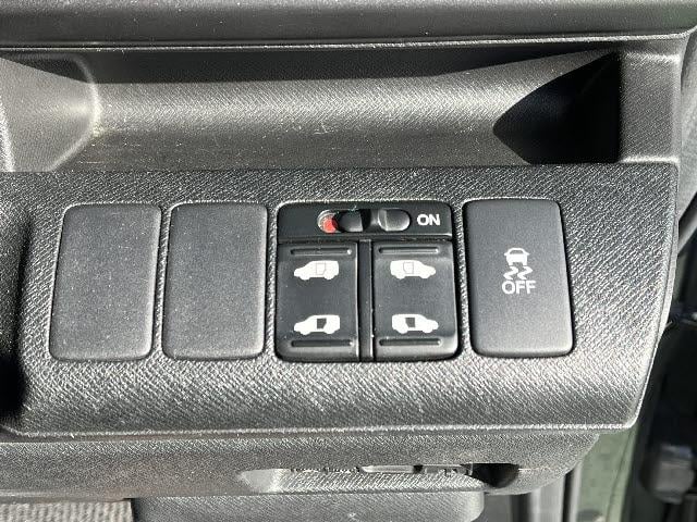 ステップワゴンスパーダ Ｚ　コンフォートビューパッケージ　ＨＤＤナビ　フルセグＴＶ　フリップダウンモニター　ＥＴＣ　両側パワースライドドア　パドルシフト　ＨＩＤライト　キーフリー（21枚目）