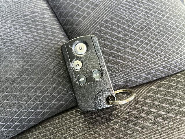 ステップワゴンスパーダ Ｚ　コンフォートビューパッケージ　ＨＤＤナビ　フルセグＴＶ　フリップダウンモニター　ＥＴＣ　両側パワースライドドア　パドルシフト　ＨＩＤライト　キーフリー（26枚目）