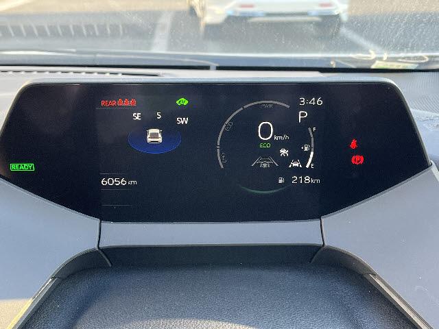 プリウス Ｇ　ディスプレイオーディオ　フルセグＴＶ　　ビルトインＥＴＣ２．０　　ＬＥＤヘッドライト　前後ドライブレコーダー　追従型クルーズコントロール　電動パーキング　トヨタセーフティセンス　左右シートヒーター（4枚目）