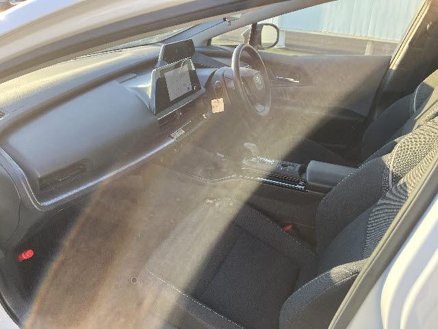 プリウス Ｇ　ディスプレイオーディオ　フルセグＴＶ　　ビルトインＥＴＣ２．０　　ＬＥＤヘッドライト　前後ドライブレコーダー　追従型クルーズコントロール　電動パーキング　トヨタセーフティセンス　左右シートヒーター（14枚目）