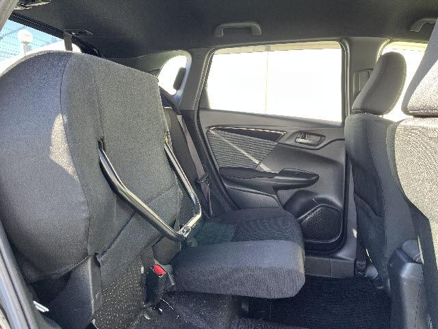 フィットハイブリッド Ｓ　ホンダセンシング　ワンオーナー　ＳＤナビ　フルセグＴＶ　ステアリングスイッチ　バックカメラ　ビルトインＥＴＣ　パドルシフト　レーダークルーズコントロール　ＬＥＤヘッドライト　ＬＥＤフォグランプ　キーフリー（20枚目）