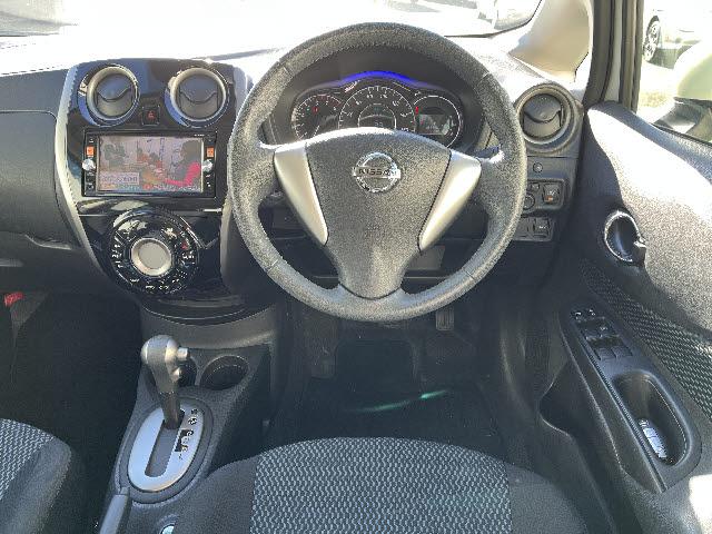 ノート エアロスタイルＶ＋セーフティ　ワンオーナー　ＳＤナビ　フルセグＴＶ　ＥＴＣ　アラウンドビューモニター　エマージェンシーブレーキ　キーフリー　プッシュスタート　アイドリングストップ　ＬＥＤヘッドライト（3枚目）