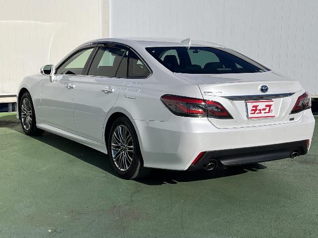 クラウンハイブリッド Ｓ　トヨタセーフティセンス　メーカーナビ　フルセグＴＶ　ステアリングスイッチ　全方位カメラ　ビルトインＥＴＣ　ＢＳＭ　クルーズコントロール　ＬＥＤヘッドライト　ＬＥＤフォグランプ　ハーフレザーシート（6枚目）