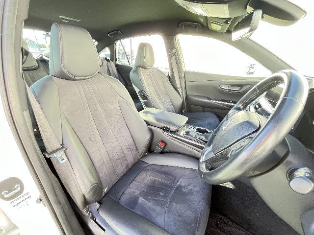 クラウンハイブリッド Ｓ　トヨタセーフティセンス　メーカーナビ　フルセグＴＶ　ステアリングスイッチ　全方位カメラ　ビルトインＥＴＣ　ＢＳＭ　クルーズコントロール　ＬＥＤヘッドライト　ＬＥＤフォグランプ　ハーフレザーシート（7枚目）