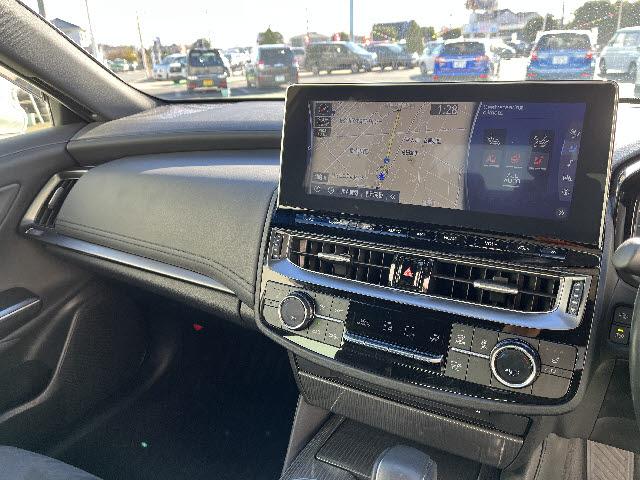 クラウンハイブリッド Ｓ　トヨタセーフティセンス　メーカーナビ　フルセグＴＶ　ステアリングスイッチ　全方位カメラ　ビルトインＥＴＣ　ＢＳＭ　クルーズコントロール　ＬＥＤヘッドライト　ＬＥＤフォグランプ　ハーフレザーシート（9枚目）