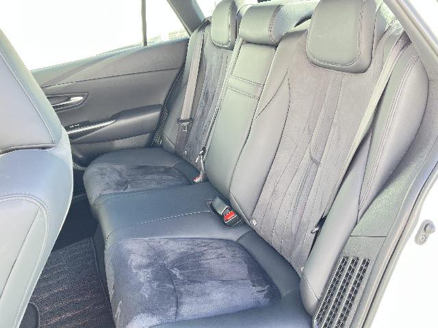 クラウンハイブリッド Ｓ　トヨタセーフティセンス　メーカーナビ　フルセグＴＶ　ステアリングスイッチ　全方位カメラ　ビルトインＥＴＣ　ＢＳＭ　クルーズコントロール　ＬＥＤヘッドライト　ＬＥＤフォグランプ　ハーフレザーシート（13枚目）