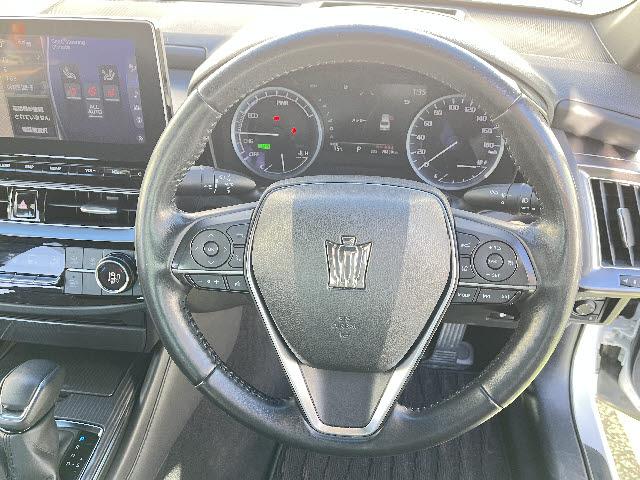 クラウンハイブリッド Ｓ　トヨタセーフティセンス　メーカーナビ　フルセグＴＶ　ステアリングスイッチ　全方位カメラ　ビルトインＥＴＣ　ＢＳＭ　クルーズコントロール　ＬＥＤヘッドライト　ＬＥＤフォグランプ　ハーフレザーシート（15枚目）