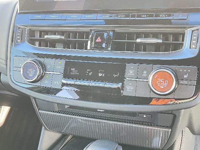 クラウンハイブリッド Ｓ　トヨタセーフティセンス　メーカーナビ　フルセグＴＶ　ステアリングスイッチ　全方位カメラ　ビルトインＥＴＣ　ＢＳＭ　クルーズコントロール　ＬＥＤヘッドライト　ＬＥＤフォグランプ　ハーフレザーシート（17枚目）