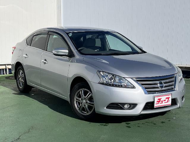 シルフィ Ｇ　純正ＳＤナビ　フルセグ　ＤＶＤ再生　ＢＬＵＥＴＯＯＴＨ　バックカメラ　ＥＴＣ　キセノンライト　フォグランプ　プッシュスタート　サイドエアバック　カーテンエアバック　ｅｃｏモードボタン　革巻きハンドル（2枚目）