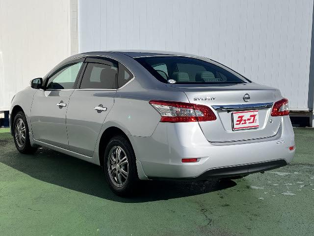 シルフィ Ｇ　純正ＳＤナビ　フルセグ　ＤＶＤ再生　ＢＬＵＥＴＯＯＴＨ　バックカメラ　ＥＴＣ　キセノンライト　フォグランプ　プッシュスタート　サイドエアバック　カーテンエアバック　ｅｃｏモードボタン　革巻きハンドル（6枚目）