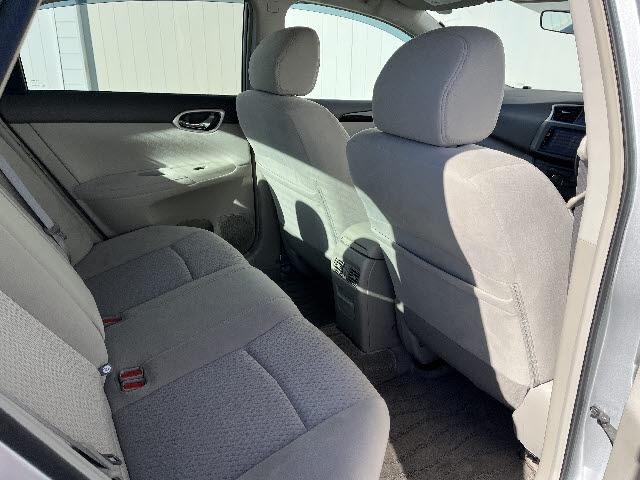 シルフィ Ｇ　純正ＳＤナビ　フルセグ　ＤＶＤ再生　ＢＬＵＥＴＯＯＴＨ　バックカメラ　ＥＴＣ　キセノンライト　フォグランプ　プッシュスタート　サイドエアバック　カーテンエアバック　ｅｃｏモードボタン　革巻きハンドル（8枚目）