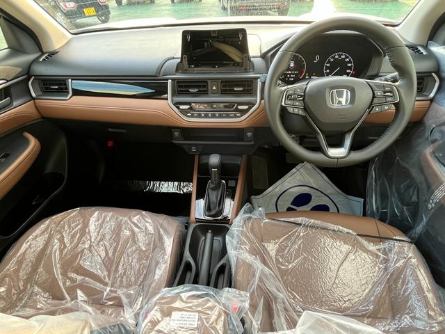 WR-V Z+ 登録済未使用車 ホンダセンシング レザーシート バックカメラ LEDヘッドライト LEDフォグライト ルーフレール アダプティブクルコン(2枚目)