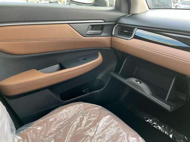 WR-V Z+ 登録済未使用車 ホンダセンシング レザーシート バックカメラ LEDヘッドライト LEDフォグライト ルーフレール アダプティブクルコン(6枚目)