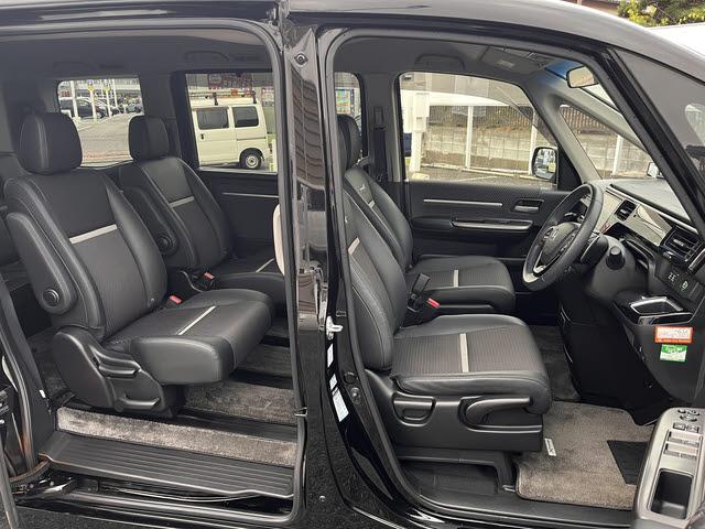 ステップワゴン モデューロＸ　ホンダセンシング　モデューロＸ＿ホンダセンシング＿９インチＳＤナビ＿フルセグＴＶ＿バックモニター＿ＥＴＣ＿両側パワースライドドア＿アダプティブクルーズコントロール＿ドライブレコーダー＿ＬＥＤヘッドライト＿オートハイ（7枚目）