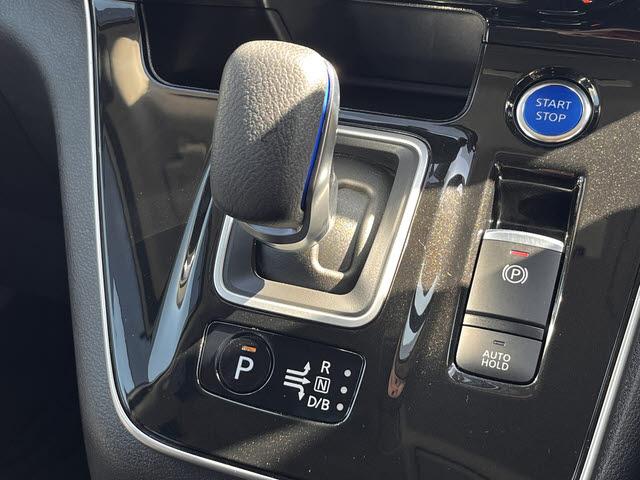 セレナ e-パワー ハイウェイスターV eパワーハイウェイスターV_ワンオーナー車_10インチSDナビ_フルセグTV_アラウンドビューモニターフリップダウンモニター_ハンズフリー左右オートスライドドア_(16枚目)