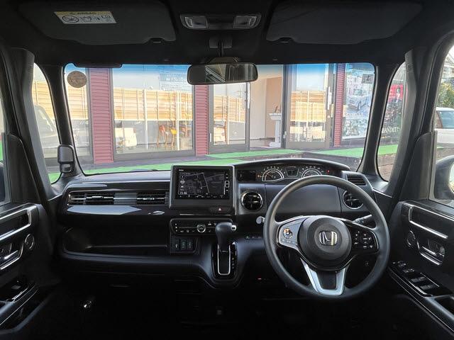 N-BOXカスタム G・Lホンダセンシング カスタム G・Lホンダセンシング_禁煙車・純正メモリーナビ・フルセグTV・バックモニター・アダプティブクルーズコントロール・ビルトインETC・パワースライドドア・シートヒーター・キーフリー(3枚目)