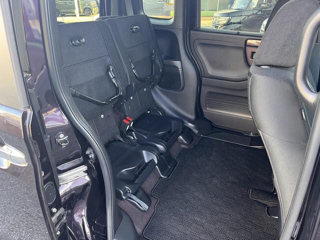 N-BOXカスタム G・Lホンダセンシング カスタム G・Lホンダセンシング_禁煙車・純正メモリーナビ・フルセグTV・バックモニター・アダプティブクルーズコントロール・ビルトインETC・パワースライドドア・シートヒーター・キーフリー(13枚目)