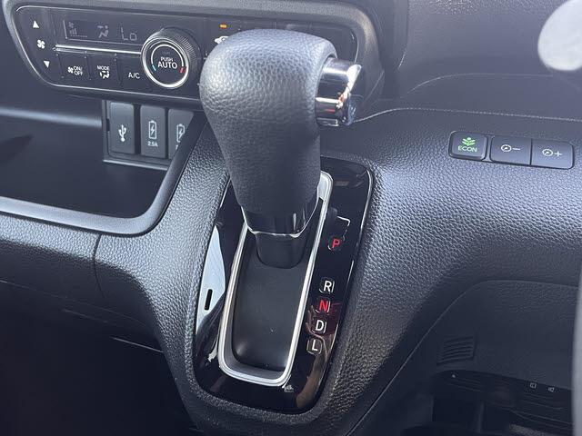 N-BOXカスタム G・Lホンダセンシング カスタム G・Lホンダセンシング_禁煙車・純正メモリーナビ・フルセグTV・バックモニター・アダプティブクルーズコントロール・ビルトインETC・パワースライドドア・シートヒーター・キーフリー(16枚目)