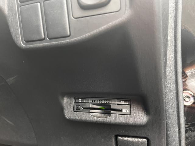 プリウス Ｓ　バックモニター・ビルトインＥＴＣ・ＨＩＤヘッドライト・純正ＳＤナビ・ＣＤ・ラジオ・Ｂｌｕｅｔｏｏｔｈ・ワンセグＴＶ・オートエアコン・キーフリーシステム・プッシュスタート・電動格納ミラー（2枚目）