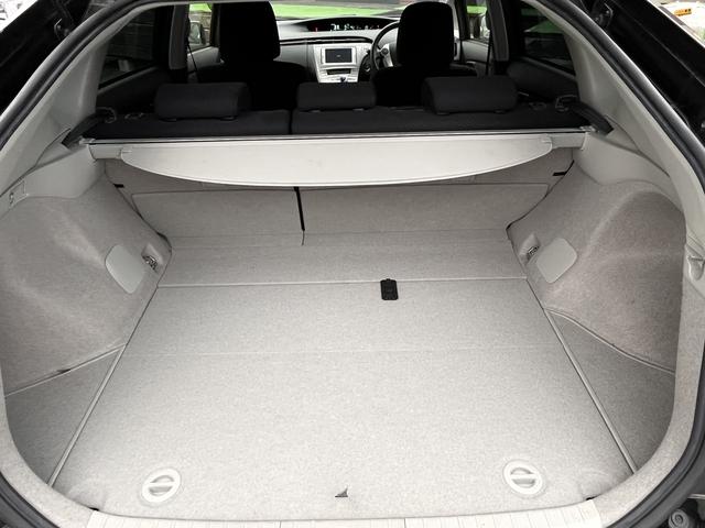 プリウス Ｓ　バックモニター・ビルトインＥＴＣ・ＨＩＤヘッドライト・純正ＳＤナビ・ＣＤ・ラジオ・Ｂｌｕｅｔｏｏｔｈ・ワンセグＴＶ・オートエアコン・キーフリーシステム・プッシュスタート・電動格納ミラー（6枚目）