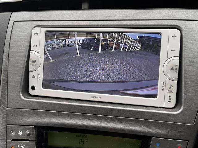 プリウス Ｓ　バックモニター・ビルトインＥＴＣ・ＨＩＤヘッドライト・純正ＳＤナビ・ＣＤ・ラジオ・Ｂｌｕｅｔｏｏｔｈ・ワンセグＴＶ・オートエアコン・キーフリーシステム・プッシュスタート・電動格納ミラー（12枚目）