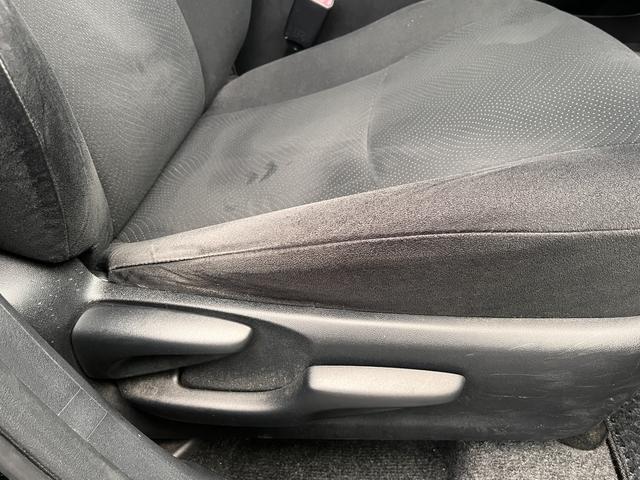 プリウス Ｓ　バックモニター・ビルトインＥＴＣ・ＨＩＤヘッドライト・純正ＳＤナビ・ＣＤ・ラジオ・Ｂｌｕｅｔｏｏｔｈ・ワンセグＴＶ・オートエアコン・キーフリーシステム・プッシュスタート・電動格納ミラー（13枚目）