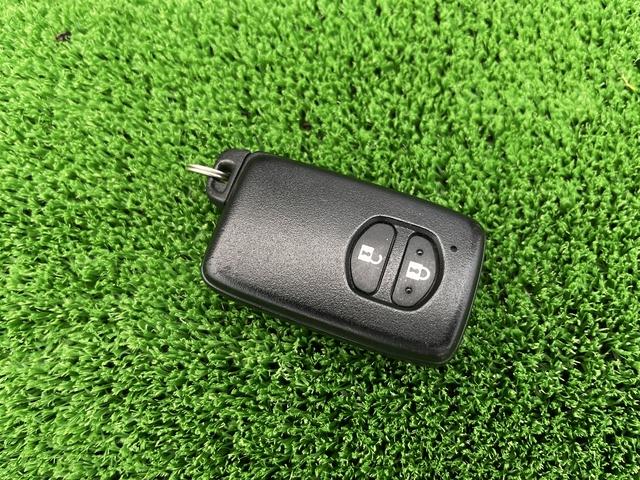 プリウス Ｓ　バックモニター・ビルトインＥＴＣ・ＨＩＤヘッドライト・純正ＳＤナビ・ＣＤ・ラジオ・Ｂｌｕｅｔｏｏｔｈ・ワンセグＴＶ・オートエアコン・キーフリーシステム・プッシュスタート・電動格納ミラー（21枚目）