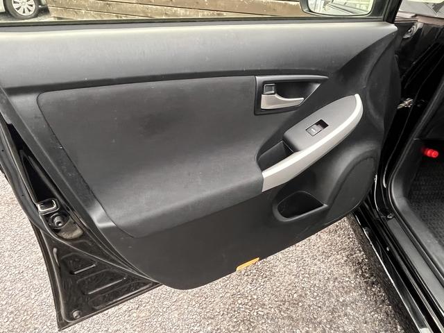 プリウス Ｓ　バックモニター・ビルトインＥＴＣ・ＨＩＤヘッドライト・純正ＳＤナビ・ＣＤ・ラジオ・Ｂｌｕｅｔｏｏｔｈ・ワンセグＴＶ・オートエアコン・キーフリーシステム・プッシュスタート・電動格納ミラー（23枚目）