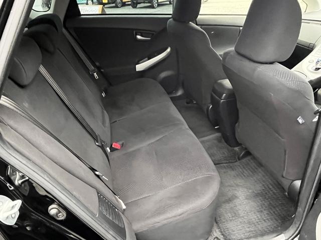 プリウス Ｓ　バックモニター・ビルトインＥＴＣ・ＨＩＤヘッドライト・純正ＳＤナビ・ＣＤ・ラジオ・Ｂｌｕｅｔｏｏｔｈ・ワンセグＴＶ・オートエアコン・キーフリーシステム・プッシュスタート・電動格納ミラー（26枚目）