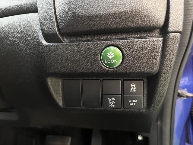 フィット １３Ｇ・Ｌパッケージ　ワンオーナー・８インチメモリーナビ・フルセグＴＶ・Ｂｌｕｅｔｏｏｔｈ・バックカメラ・ステアリングリモコン・ＥＴＣ・キーフリー・オートエアコン・アイドリングストップ（7枚目）