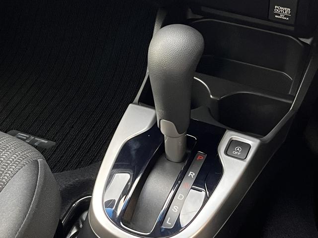 フィット １３Ｇ・Ｌパッケージ　ワンオーナー・８インチメモリーナビ・フルセグＴＶ・Ｂｌｕｅｔｏｏｔｈ・バックカメラ・ステアリングリモコン・ＥＴＣ・キーフリー・オートエアコン・アイドリングストップ（9枚目）