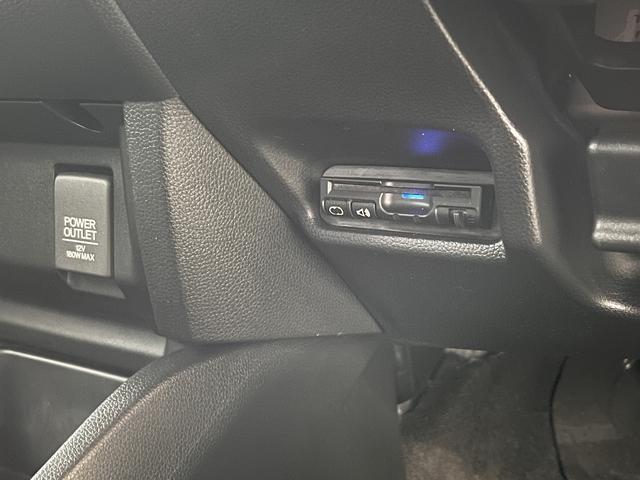 フィット １３Ｇ・Ｌパッケージ　ワンオーナー・８インチメモリーナビ・フルセグＴＶ・Ｂｌｕｅｔｏｏｔｈ・バックカメラ・ステアリングリモコン・ＥＴＣ・キーフリー・オートエアコン・アイドリングストップ（10枚目）