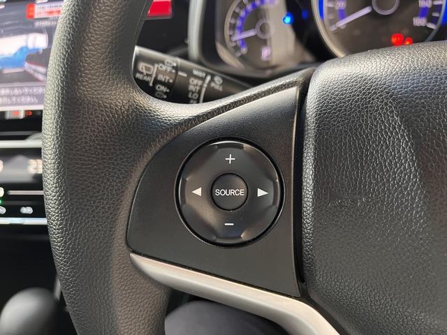 フィット １３Ｇ・Ｌパッケージ　ワンオーナー・８インチメモリーナビ・フルセグＴＶ・Ｂｌｕｅｔｏｏｔｈ・バックカメラ・ステアリングリモコン・ＥＴＣ・キーフリー・オートエアコン・アイドリングストップ（12枚目）