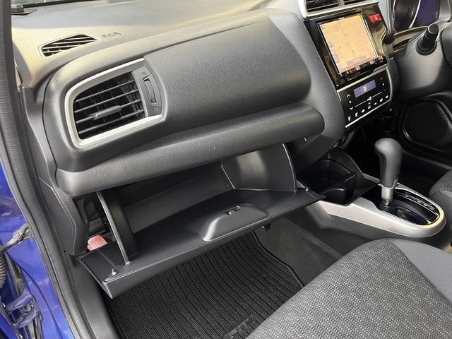 フィット １３Ｇ・Ｌパッケージ　ワンオーナー・８インチメモリーナビ・フルセグＴＶ・Ｂｌｕｅｔｏｏｔｈ・バックカメラ・ステアリングリモコン・ＥＴＣ・キーフリー・オートエアコン・アイドリングストップ（23枚目）