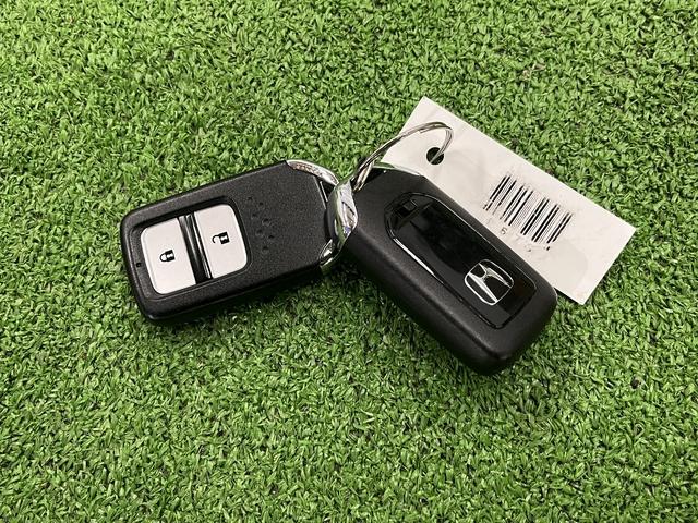 フィット １３Ｇ・Ｌパッケージ　ワンオーナー・８インチメモリーナビ・フルセグＴＶ・Ｂｌｕｅｔｏｏｔｈ・バックカメラ・ステアリングリモコン・ＥＴＣ・キーフリー・オートエアコン・アイドリングストップ（24枚目）