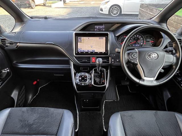 ヴォクシー ZS 煌III ZSキラメキ3_9インチSDナビ_フルセグTV_純正フリップダウンモニター_ETC2.0_セーフティーセンス_クルーズコントロール_両側パワースライドドア_LEDヘッドライト_オートライト_キーフリー(3枚目)