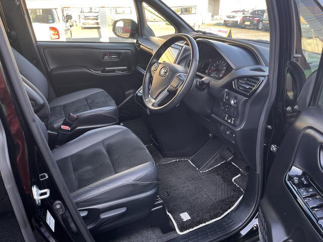 ヴォクシー ZS 煌III ZSキラメキ3_9インチSDナビ_フルセグTV_純正フリップダウンモニター_ETC2.0_セーフティーセンス_クルーズコントロール_両側パワースライドドア_LEDヘッドライト_オートライト_キーフリー(7枚目)