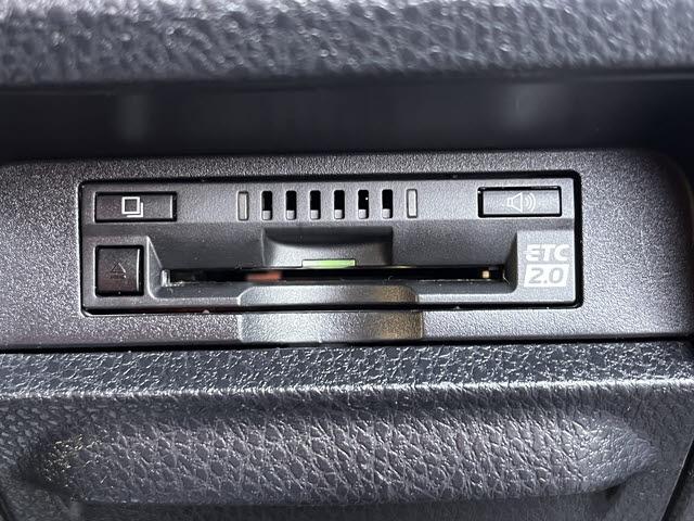 ヴォクシー ZS 煌III ZSキラメキ3_9インチSDナビ_フルセグTV_純正フリップダウンモニター_ETC2.0_セーフティーセンス_クルーズコントロール_両側パワースライドドア_LEDヘッドライト_オートライト_キーフリー(19枚目)