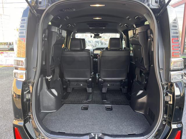 ヴォクシー ZS 煌III ZSキラメキ3_9インチSDナビ_フルセグTV_純正フリップダウンモニター_ETC2.0_セーフティーセンス_クルーズコントロール_両側パワースライドドア_LEDヘッドライト_オートライト_キーフリー(20枚目)