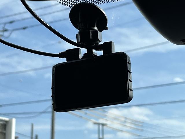 エスクァイア ハイブリッドGi ブラックテーラード ハイブリッドGiブラックテーラード_純正8インチSDナビ_フルセグTV_バックモニター_両側パワースライドドア_ビルトインETC_キーフリー_プッシュスタート_シートヒーター_レザー調シート(12枚目)