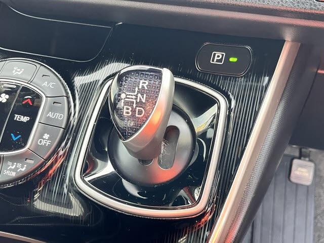 エスクァイア ハイブリッドGi ブラックテーラード ハイブリッドGiブラックテーラード_純正8インチSDナビ_フルセグTV_バックモニター_両側パワースライドドア_ビルトインETC_キーフリー_プッシュスタート_シートヒーター_レザー調シート(16枚目)