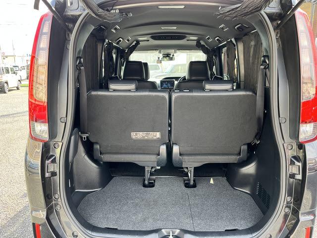 エスクァイア ハイブリッドGi ブラックテーラード ハイブリッドGiブラックテーラード_純正8インチSDナビ_フルセグTV_バックモニター_両側パワースライドドア_ビルトインETC_キーフリー_プッシュスタート_シートヒーター_レザー調シート(18枚目)