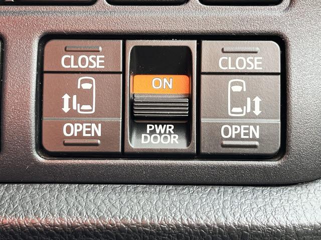 エスクァイア ハイブリッドGi ブラックテーラード ハイブリッドGiブラックテーラード_純正8インチSDナビ_フルセグTV_バックモニター_両側パワースライドドア_ビルトインETC_キーフリー_プッシュスタート_シートヒーター_レザー調シート(21枚目)