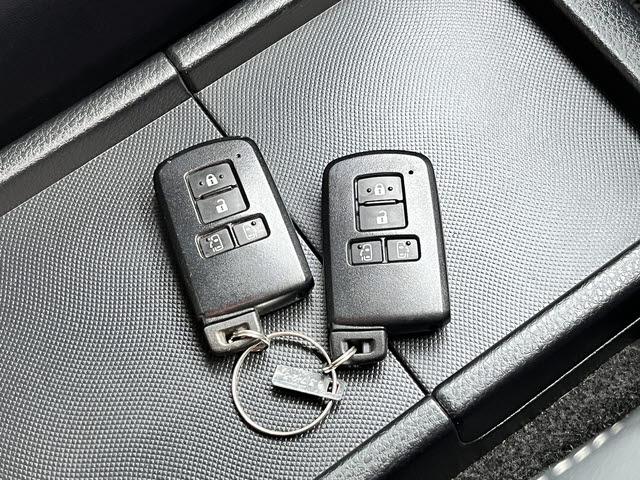 エスクァイア ハイブリッドGi ブラックテーラード ハイブリッドGiブラックテーラード_純正8インチSDナビ_フルセグTV_バックモニター_両側パワースライドドア_ビルトインETC_キーフリー_プッシュスタート_シートヒーター_レザー調シート(26枚目)