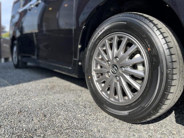 エスクァイア ハイブリッドGi ブラックテーラード ハイブリッドGiブラックテーラード_純正8インチSDナビ_フルセグTV_バックモニター_両側パワースライドドア_ビルトインETC_キーフリー_プッシュスタート_シートヒーター_レザー調シート(27枚目)