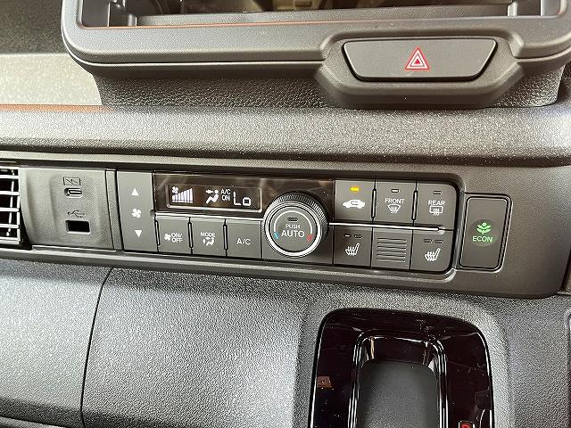 Ｎ－ＢＯＸカスタム ターボ　カスタムターボ　マルチビューカメラ　両側パワースライドドア　ホンダセンシング　ＬＥＤヘッドライト　アダプティブクルーズコントロール　パドルシフト　カラー液晶メーター　キーフリー　プッシュスタート（17枚目）