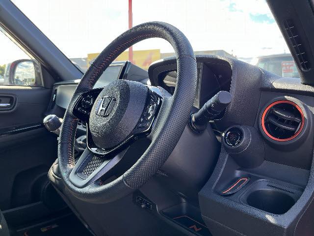 Ｎ－ＯＮＥ ＲＳ　６速マニュアルシフト　無限フロントアンダースポイラー　無限サイドスポイラー　純正８インチナビ　フルセグＴＶ　バックカメラ　ホンダセンシング　アダプティブクルーズコントロール　エアロ合計￥１２１０００（7枚目）