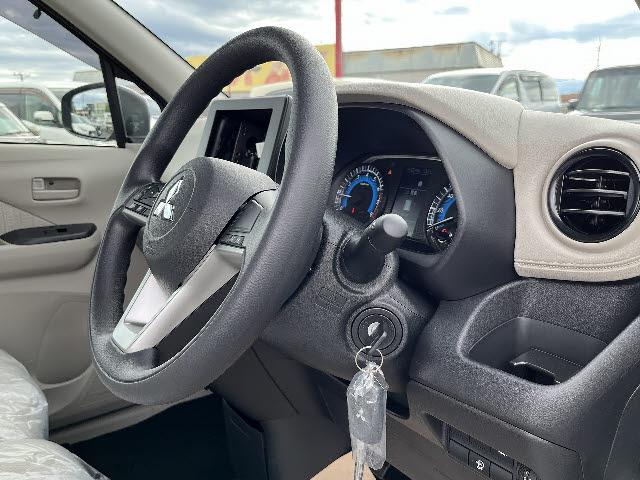 ｅＫワゴン Ｍ　登録済未使用車　キーレスエントリー　Ｅアシスト　バックカメラ　前席シートヒーター　純正ドアバイザー　純正フロアマット　電動格納ドアミラー　ＡＢＳ　ダブルエアバッグ（7枚目）