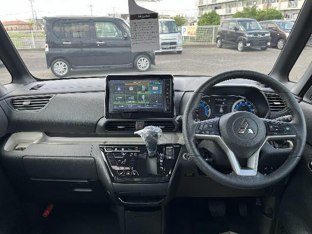 デリカミニ Ｔ　プレミアム　リミテッドエディション　純正９インチディスプレイオーディオ　両側パワースライドドア　Ｂｌｕｅｔｏｏｔｈ　プロパイロット　マルチビューモニター　ステアリングヒーター　プッシュスタート　キーフリー（3枚目）